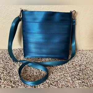 Harvey’s Small Streamline Crossbody